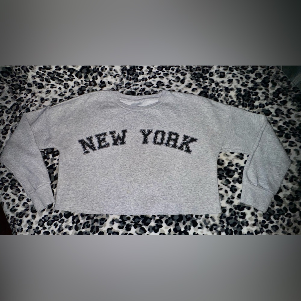Soft gray Abound NewYork crop sweater is everything you need! (NOT WORN)